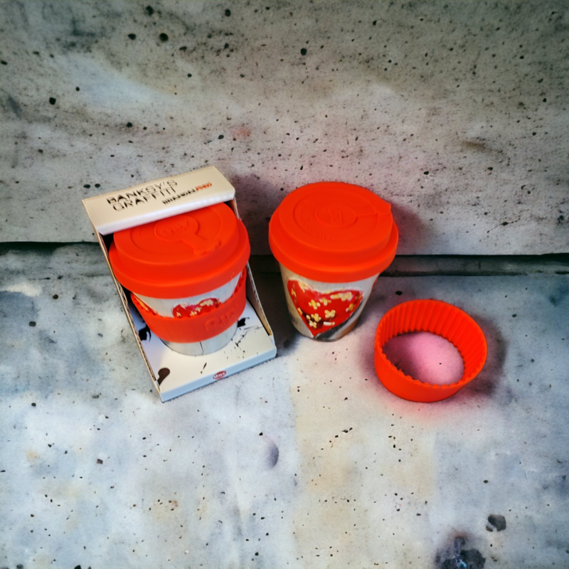 Kubek podróżny Banksy w RPET 230 ml - Zabandażowane serce