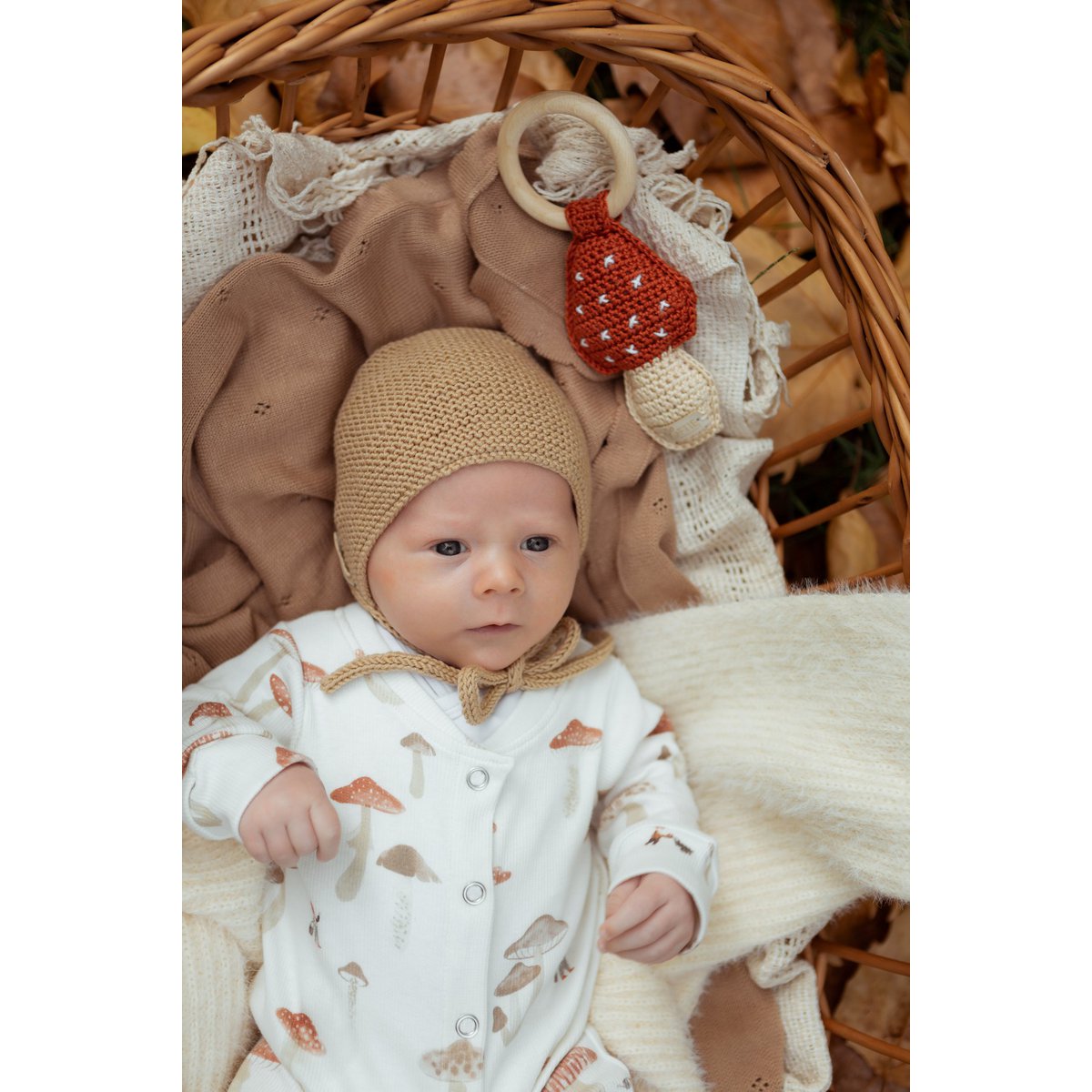Merino bonnet hat sand