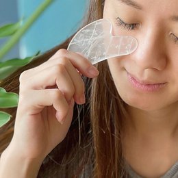 Gua sha - Natuurlijk Bergkristal - Massage Accessoire Tool - Face Lift - Gratis Cover