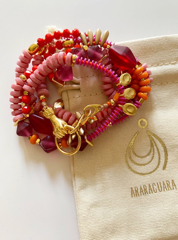 BUENAVENTURA alsidig boho halskæde/armbånd med lyserøde og røde perler