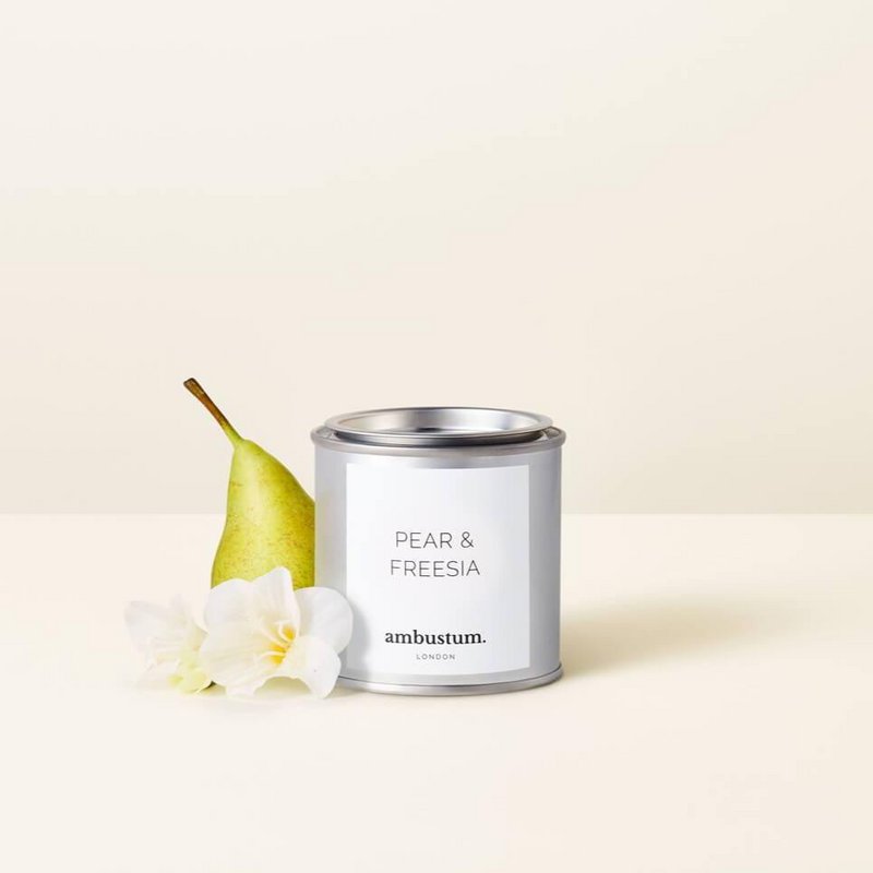 Vela de pera y fresia