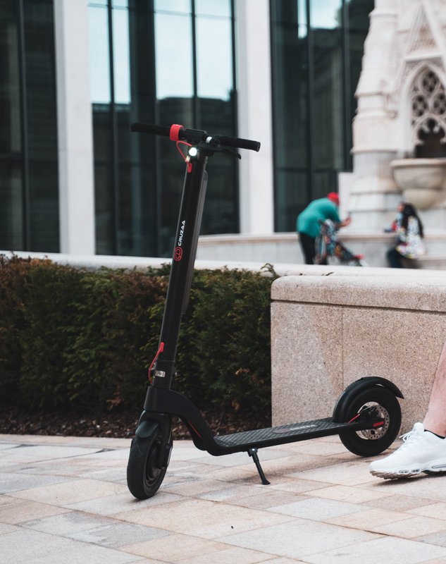 El patinete eléctrico oficial Cruzaa Commuta