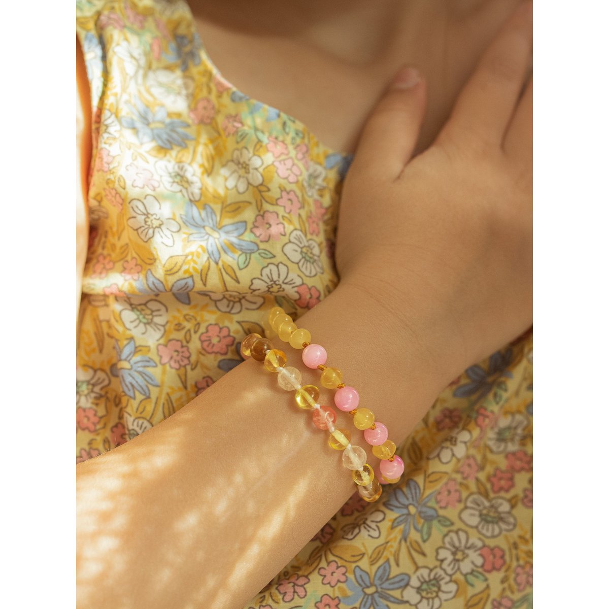 Pulsera de ámbar bebé - Limón y Cuarzo Rosa - 14 cm