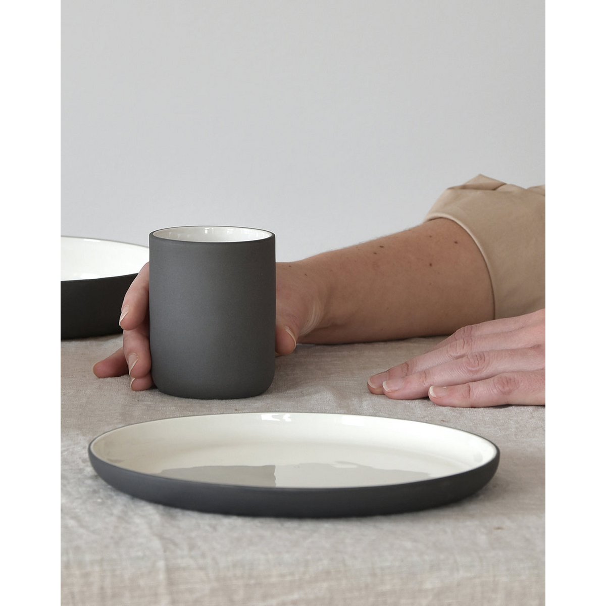 Coffee mug Fundament | dark grey / white