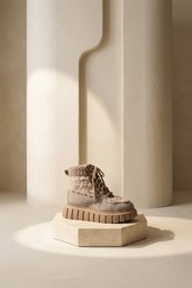 NILS GREY – Wildleder-Wanderstiefel mit Kunstpelzkragen und Einsätzen