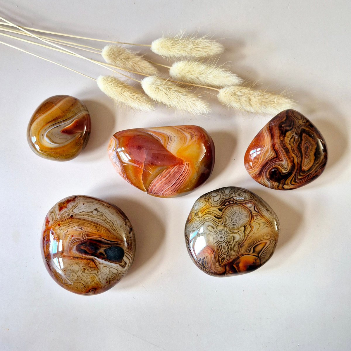 Sardonyx Palm Stone - Mächtiger polierter Stein für Gleichgewicht und Selbstvertrauen (5–10 cm)