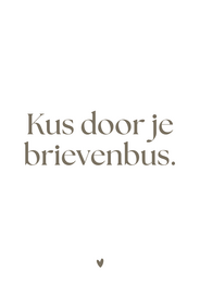 "Greeting card with text 'Kus door je brievenbus' (Kiss through your mailbox), minimalist design, small heart shape, Dutch text"