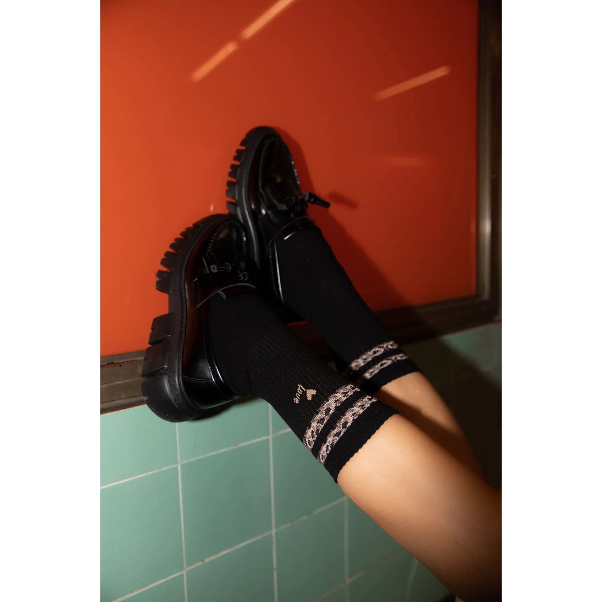 LEO LOVE | black
