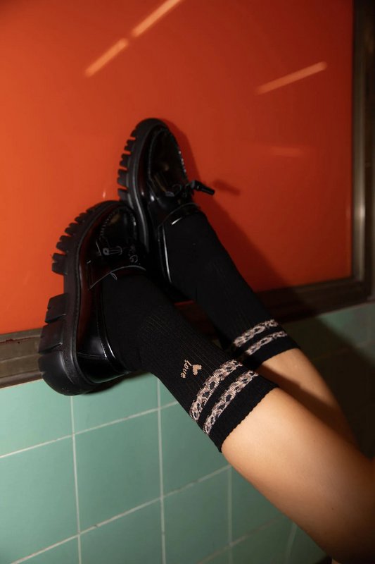 LEO LOVE | black