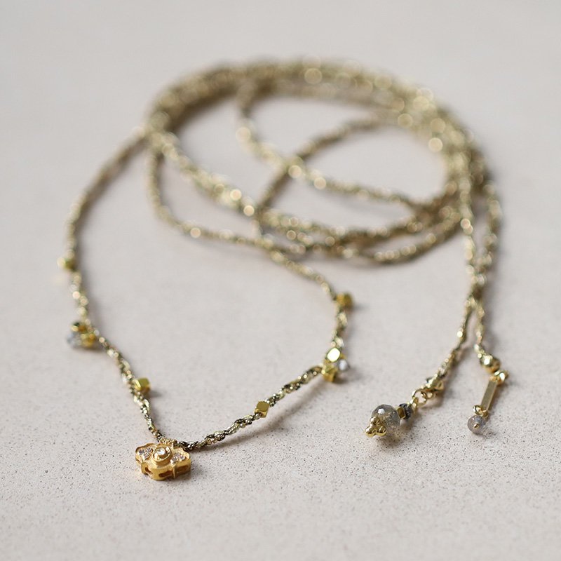 Collar trenzado tejido con colgante de diamantes Polki