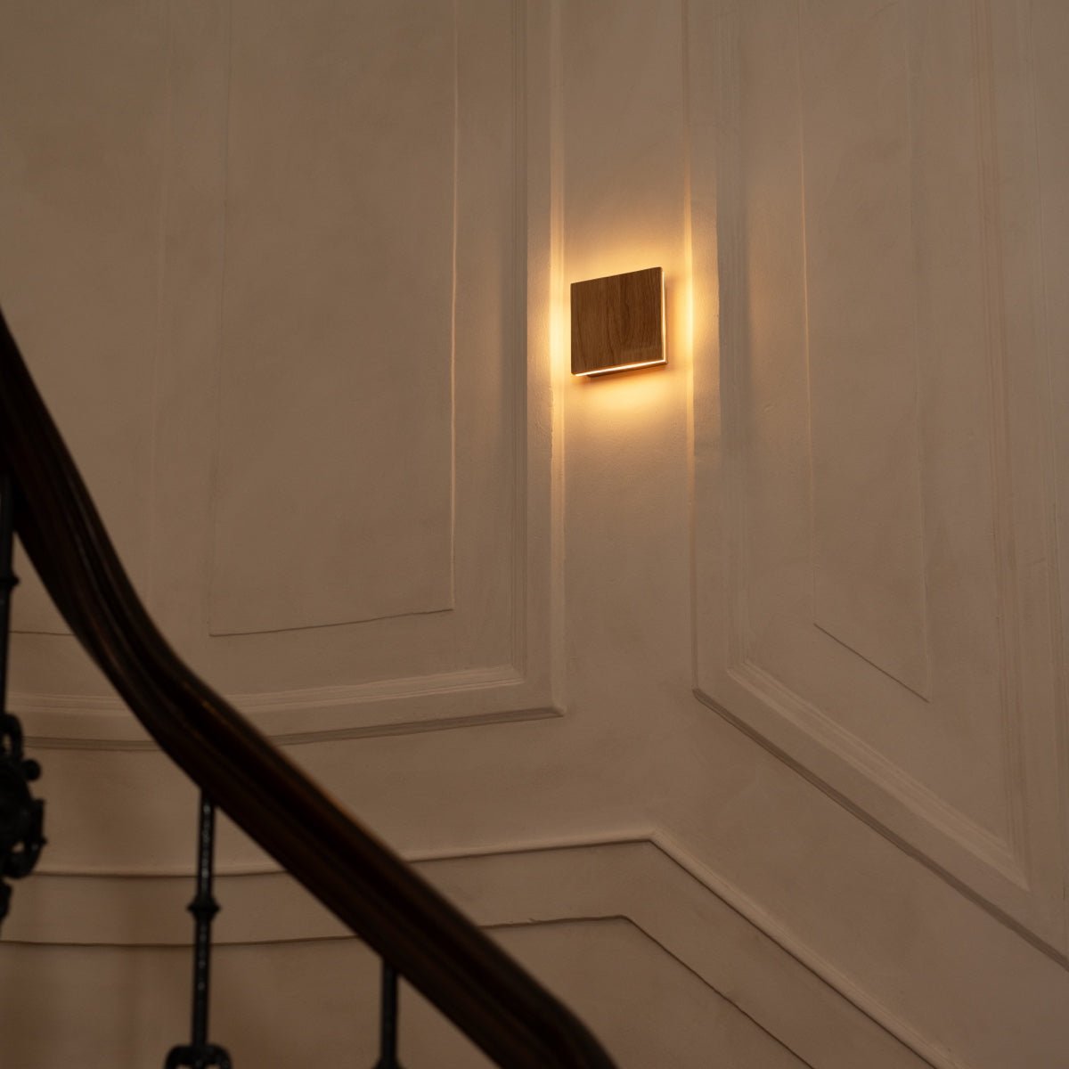 Ładowalna lampa ścienna Lane w kolorze jasnobrązowym