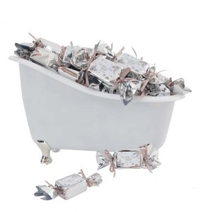 Silberner Bon Bon Fizzer in der Badewanne