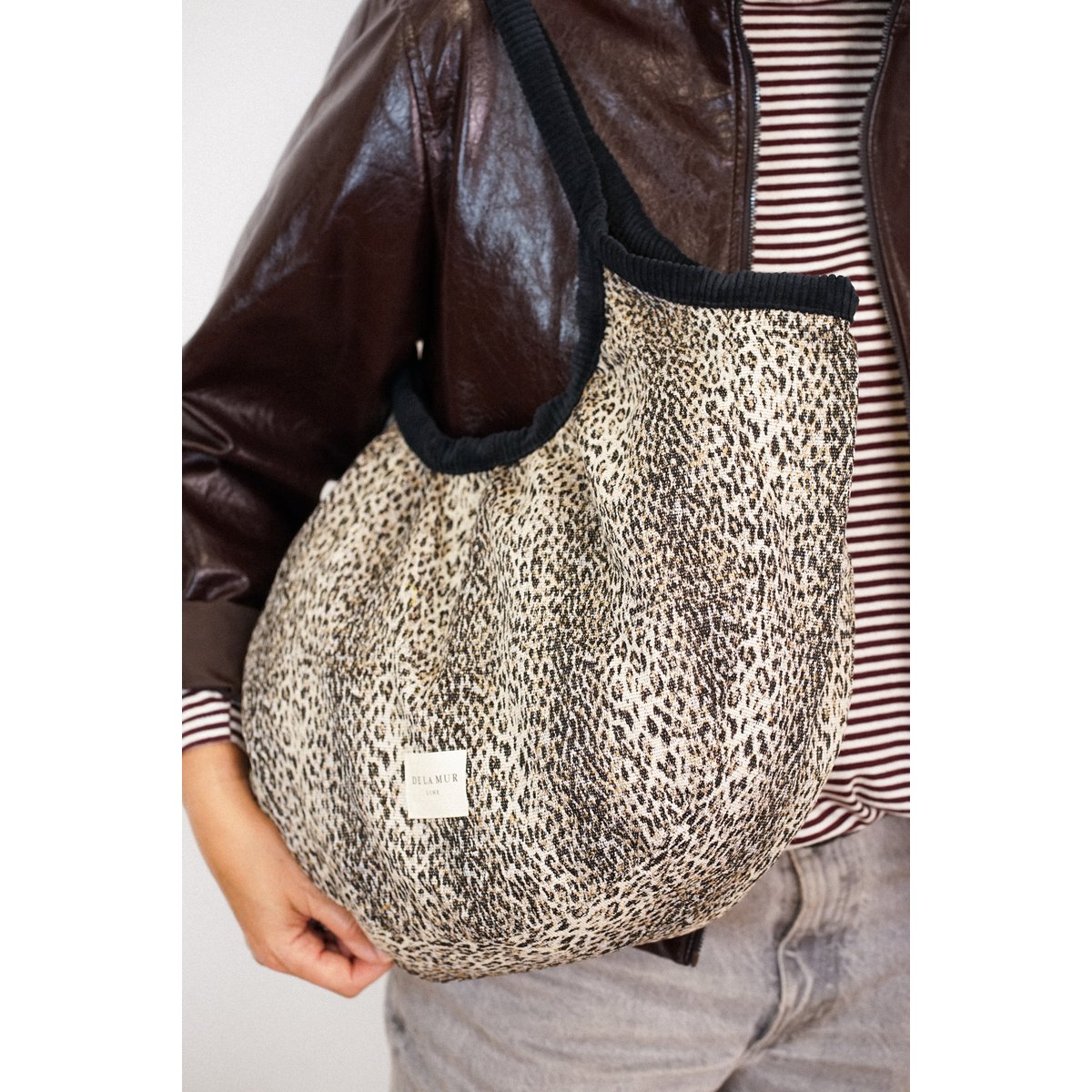 Round shopper with zipper LEO