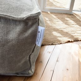 Leinen-Cru-Pouf und Bodensitz