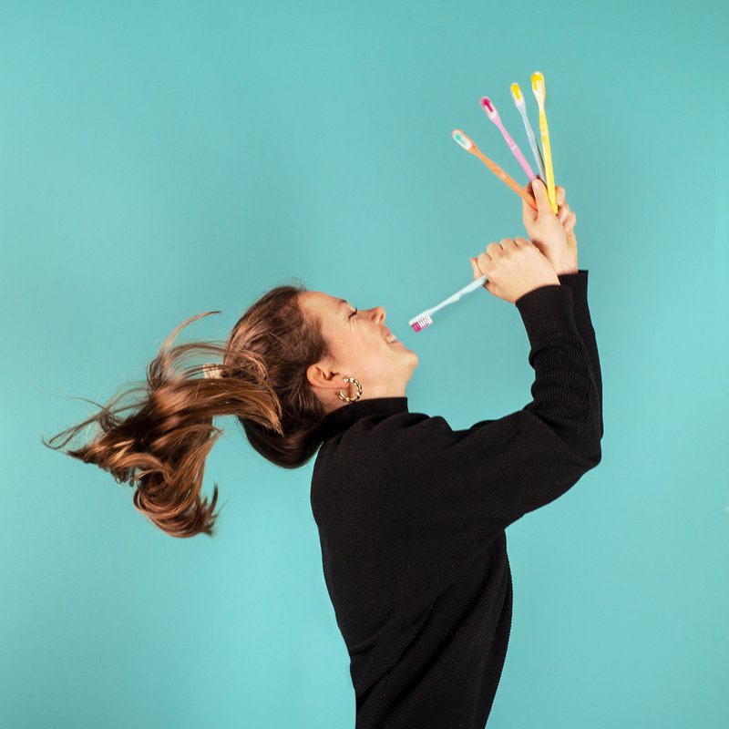 Toothbrush - Medium (mix of 5 colors)