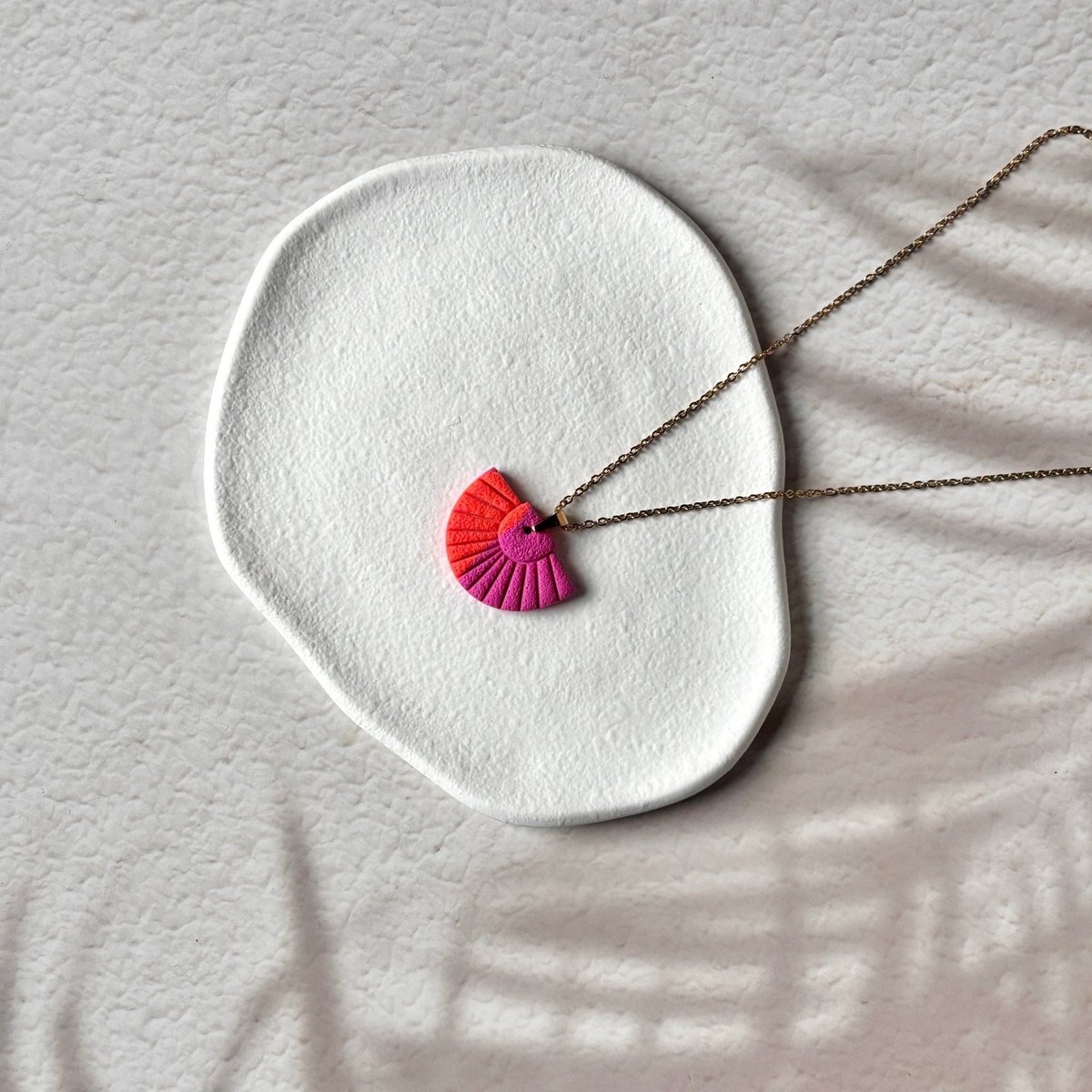Riflessi di Costiera - Handcrafted Fan Necklace Gold Orange Fuchsia