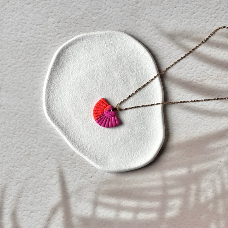 Riflessi di Costiera - Handcrafted Fan Necklace Gold Orange Fuchsia