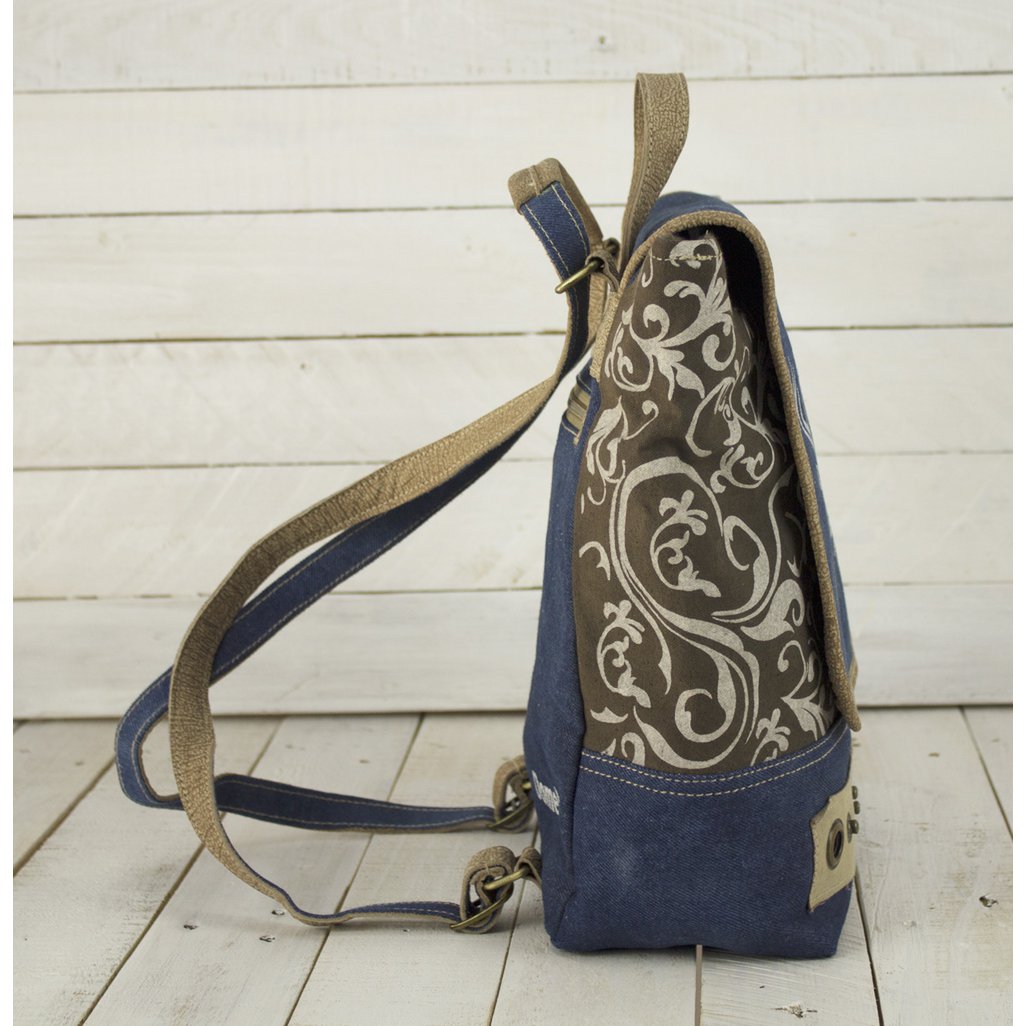 Domelo traditionele rugzak/schoudertas voor meisjes. Rugzak gemaakt van upcycled jeans en canvas met een hertenmotief