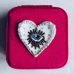 Fuchsia Protective Eye velvet travel jewelery box