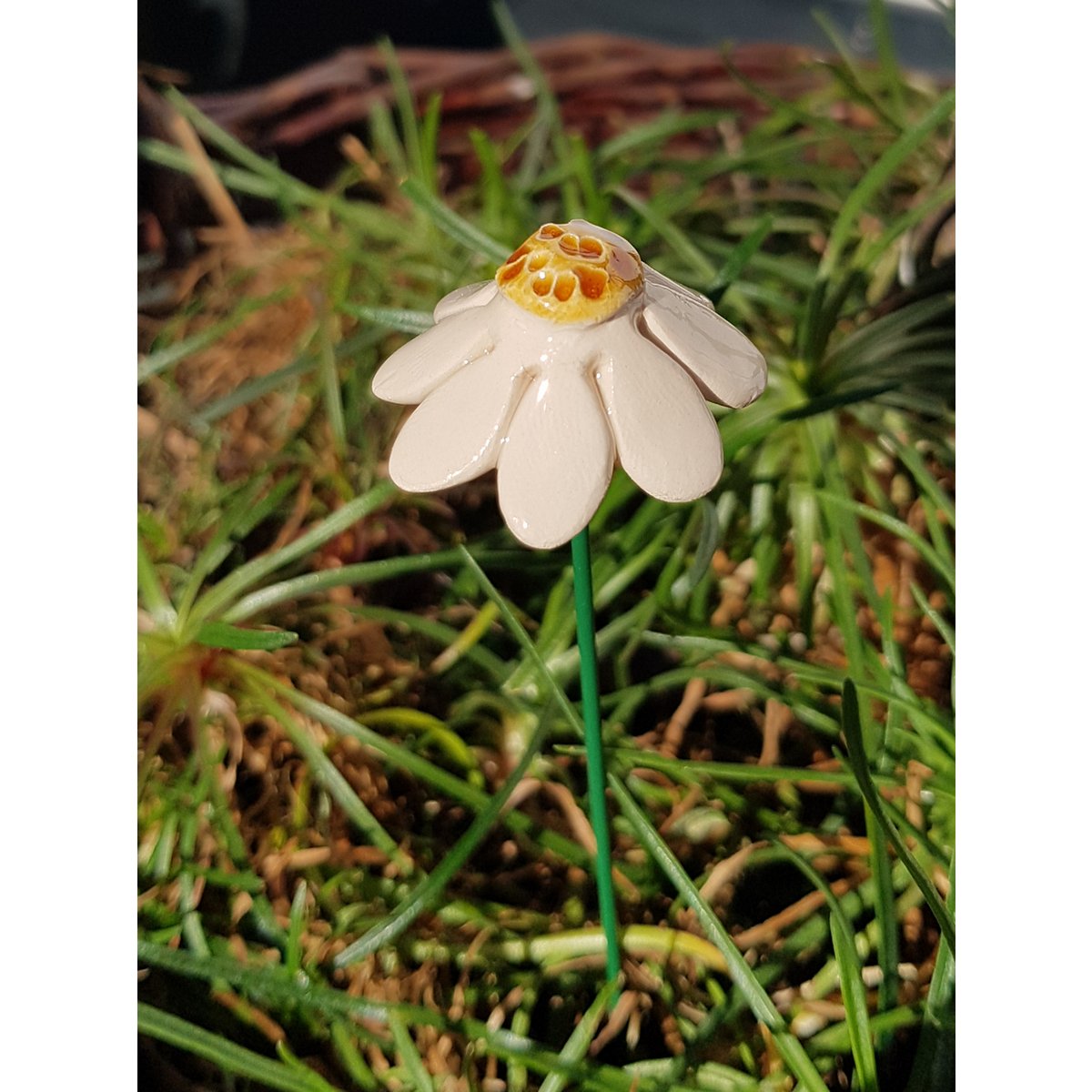 Chamomile flower ceramic white 3 cm