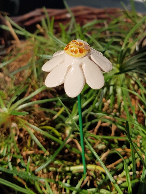 Chamomile flower ceramic white 3 cm