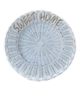 White plate sweet home