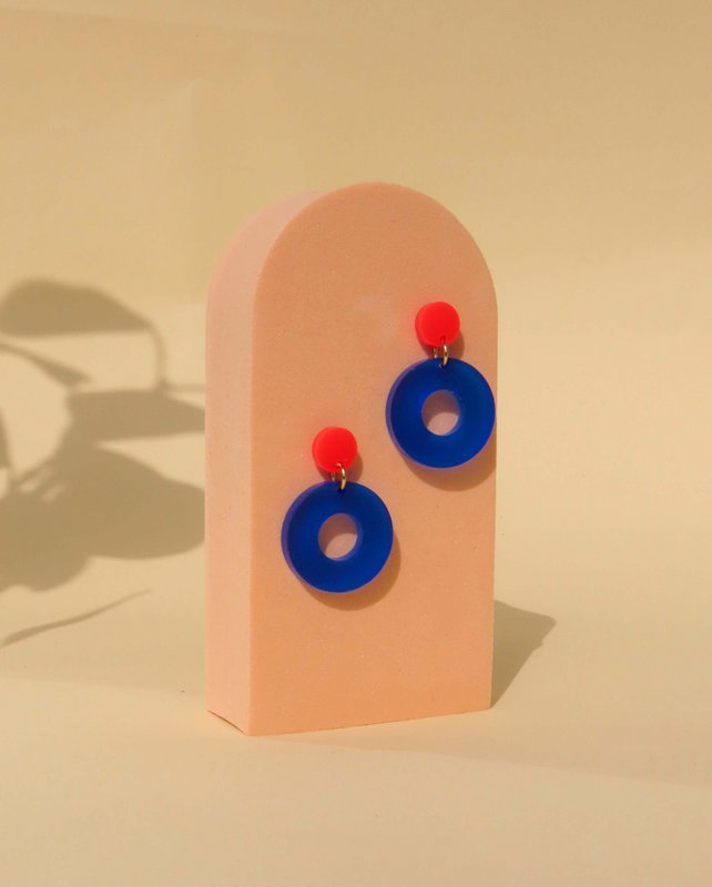 Colorblock Circle stud earrings in fire red ink blue