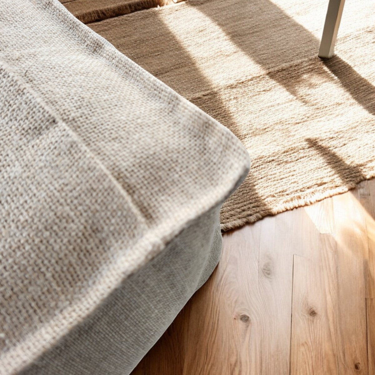 Leinen-Cru-Pouf und Bodensitz