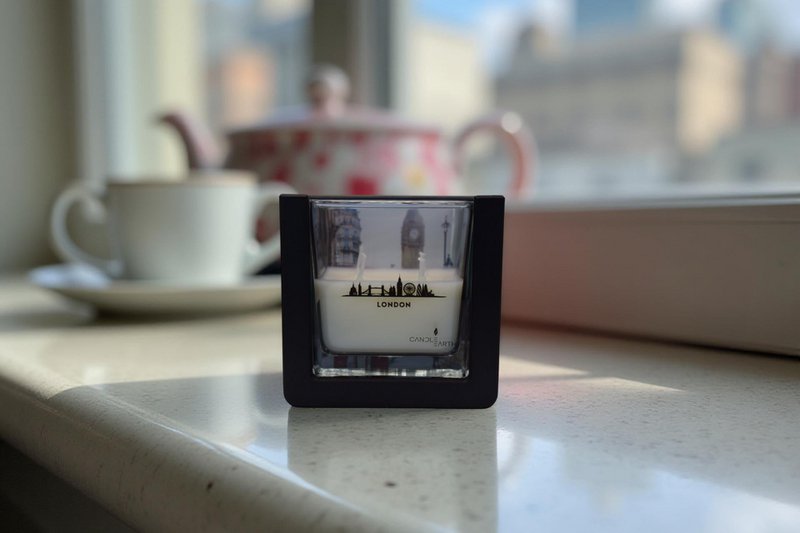 Vela perfumada sorpresa - Ciudades - Londres - 235 gr de cera de manteca de karité vegana