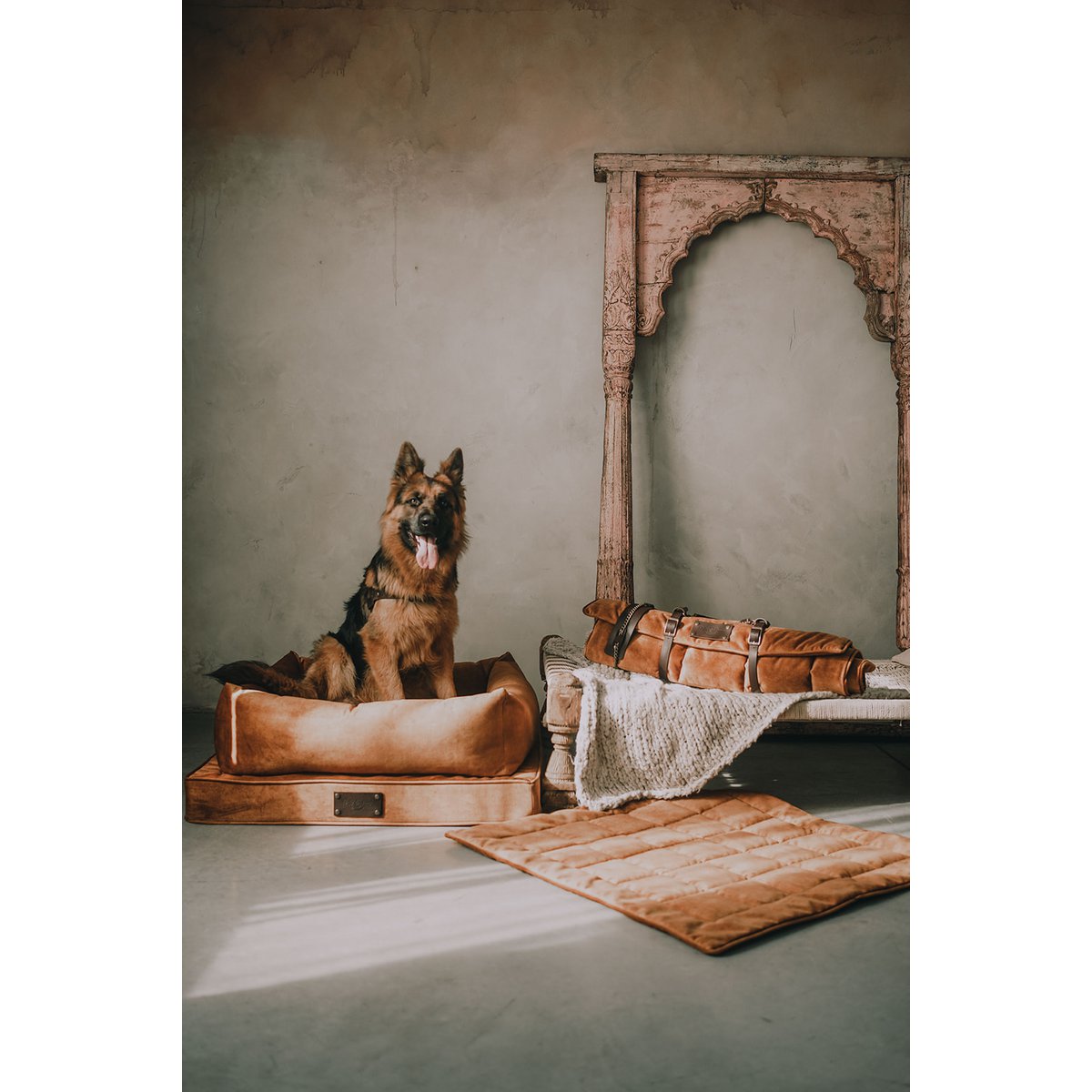"Nero" Lair for en hund og en kat fra det fluffy hvalpemærke, lys fløde, velourmateriale, håndlavet!
