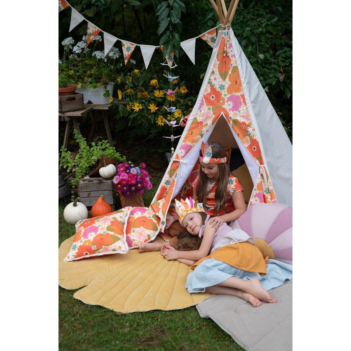 Girlande „Picknick mit Blumen“.