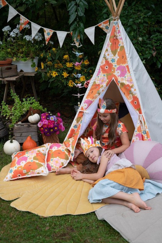 Girlande „Picknick mit Blumen“.