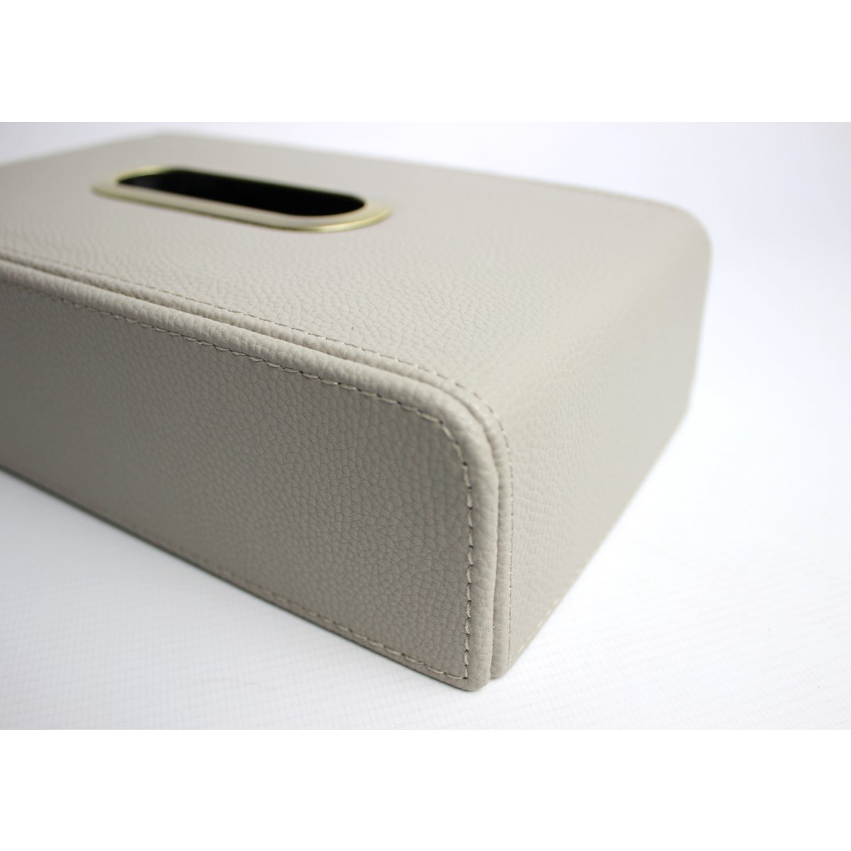 Tapping Box di stoffa in pelle sintetica grigio chiaro con apertura in ottone