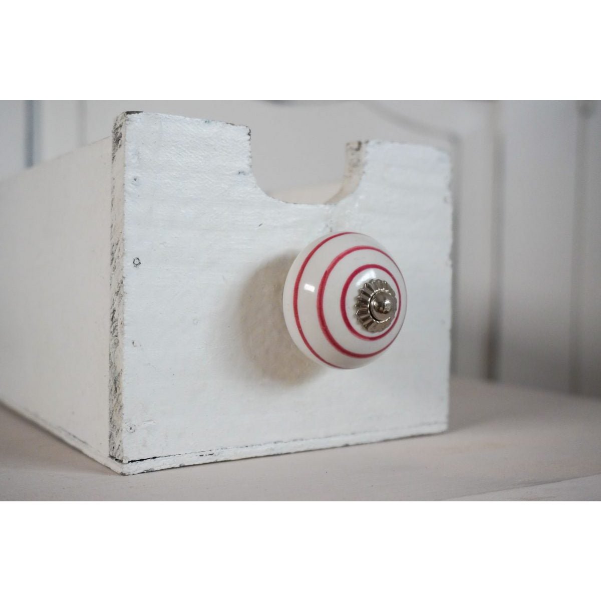 White furniture knob with dark pink stripes 4 cm Isabelle Rose
