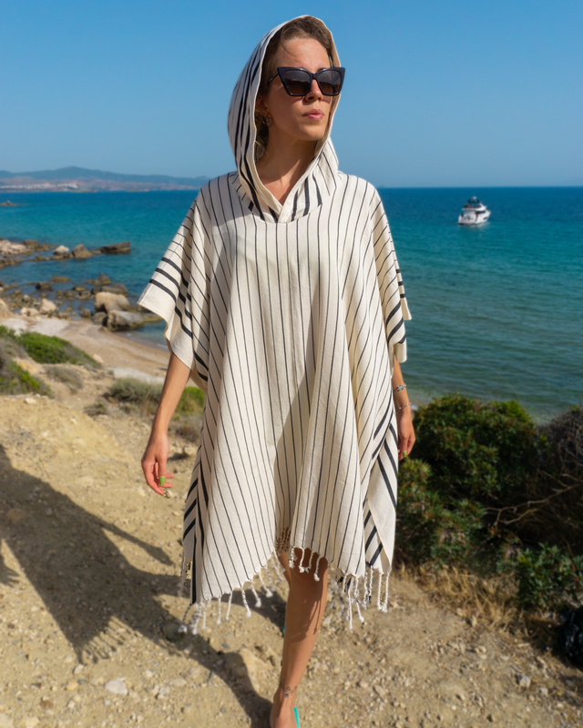 SERENITY Poncho da donna in cotone con cappuccio per spiaggia, piscina, spa e sauna, asciugamano fasciatoio - Strisce nere (con confezione regalo riciclata)