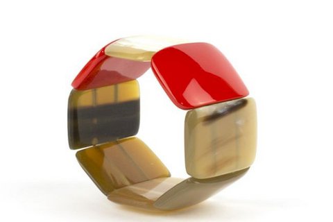 8 large piece articulated bracelet in black horn and red lacquer