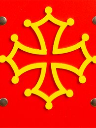 SHIELD HISTORIK L RED WITH OCCITAN CROSS - ST597