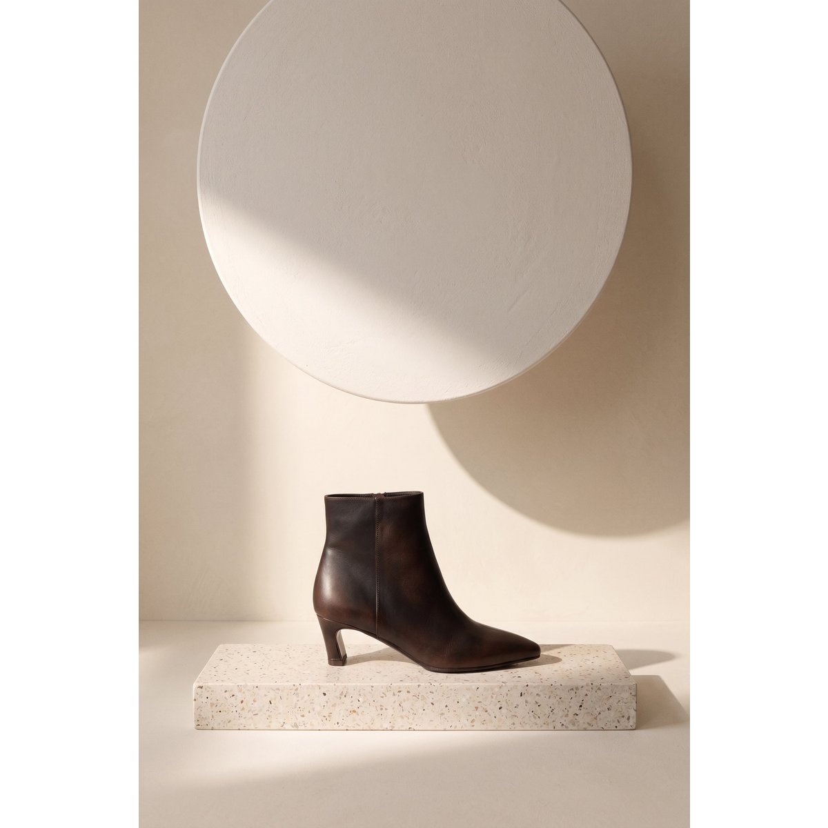 LINDA TAUPE BRUSH – Puntige nappalaarzen met hak