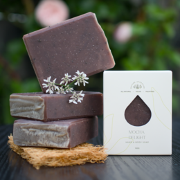 Hand and body soap bar with a mocha scent, vegan and palm-free, made with natural ingredients.