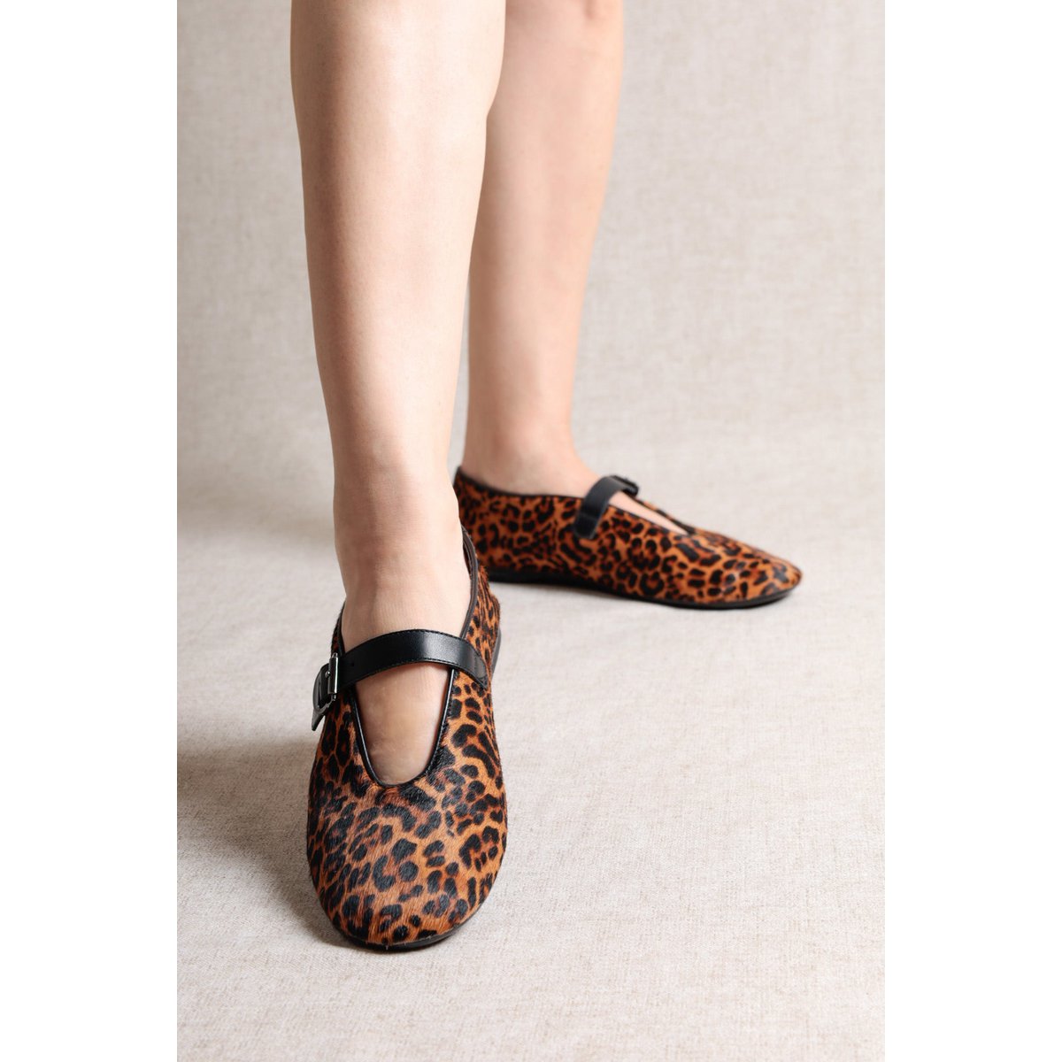 LIZA LEO – Mary Janes aus Kalbshaar mit Leopardenmuster