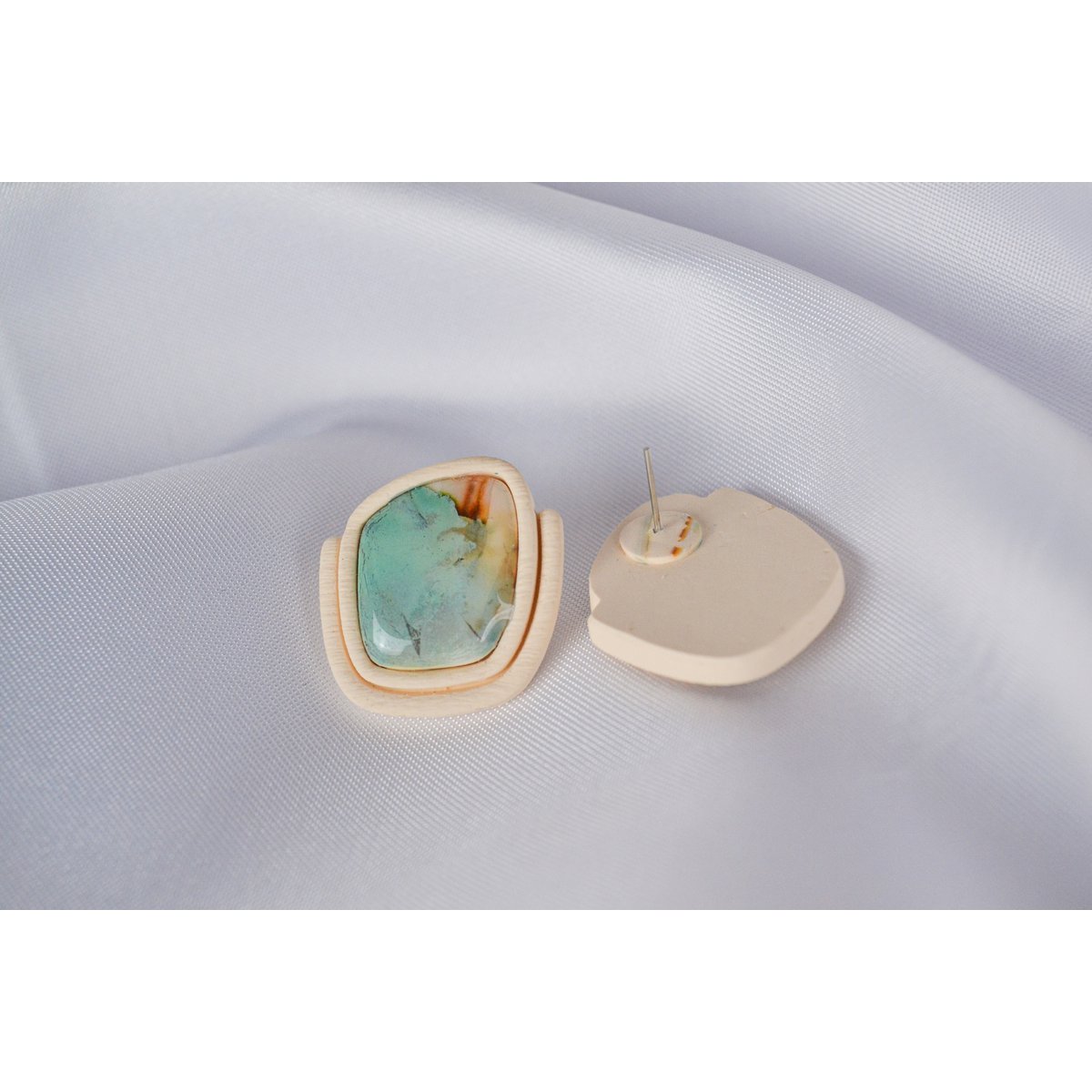 Asta stud earrings in colorful & beige