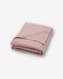 Blush-colored muslin summer blanket "Josephin" made of soft, breathable material. Ideal for cozy lounging or as a lightweight throw.