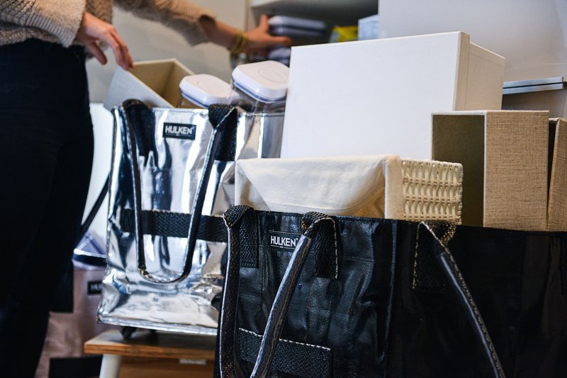 Hulkenbag medio negro con cubierta construida