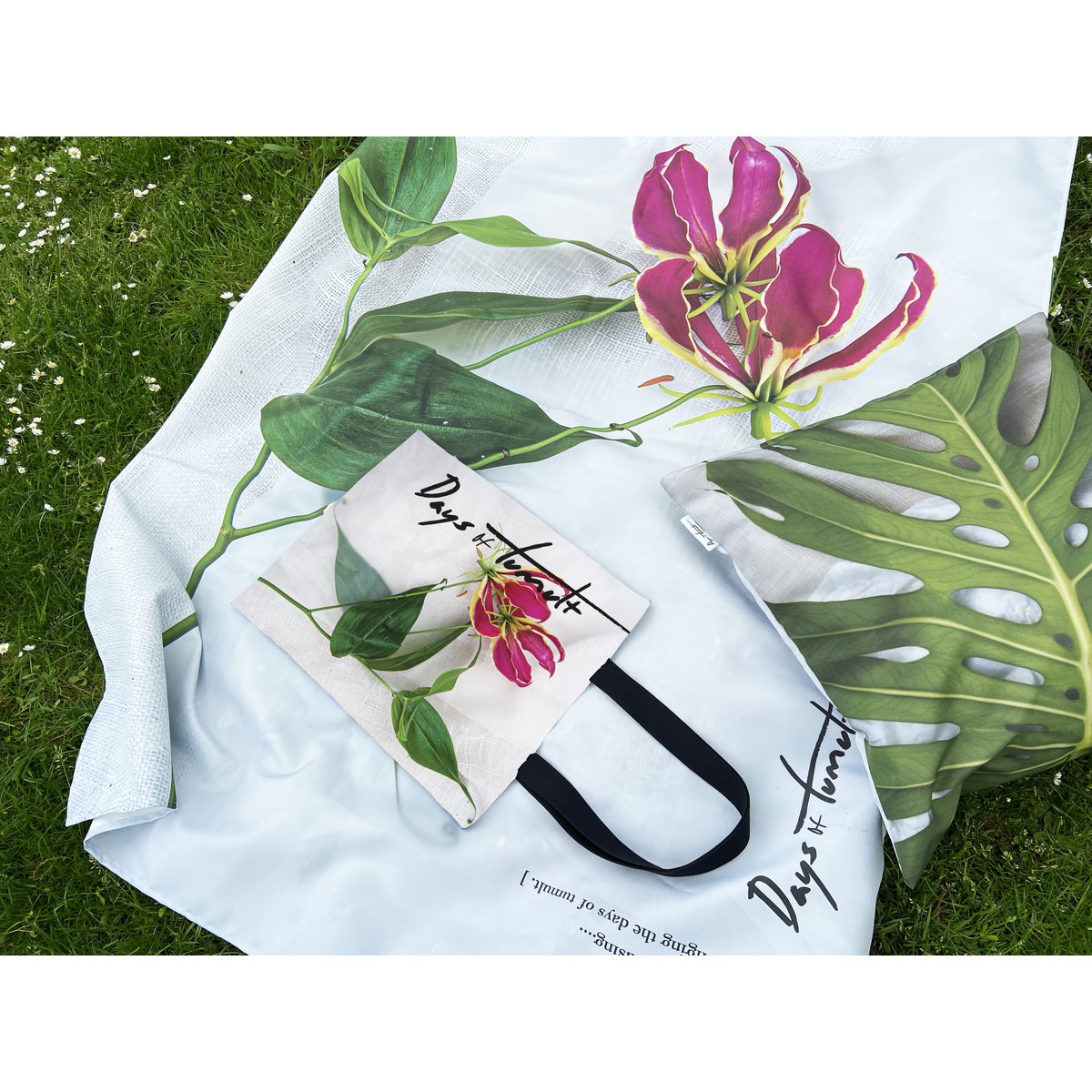 Lillies on Fire - 140x180cm picnic plaid + tote bag