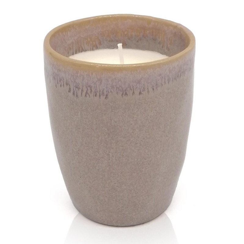 Stoneware candle in the “Heart” cup sand