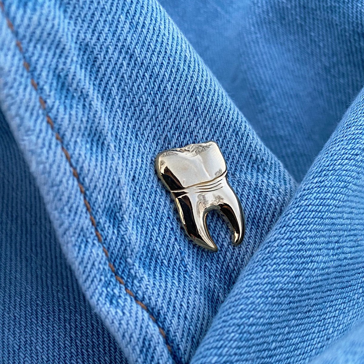 Golden Metal Pin "Tooth"