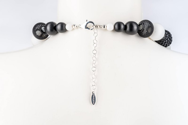 Collier Stephisimo "Bollywood", Noir et Blanc