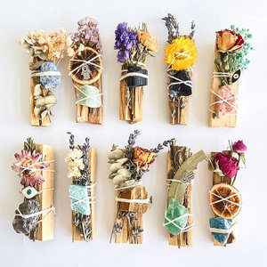 Palo Santo bundle with gemstones - smoking set for protection & cleaning | 10 variants
