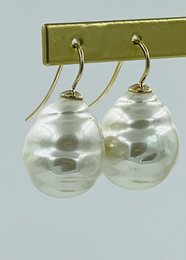 Small baroque pearl earrings, champagne color