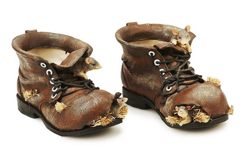 Scarpa in polietilene con topo 26x14x13cm